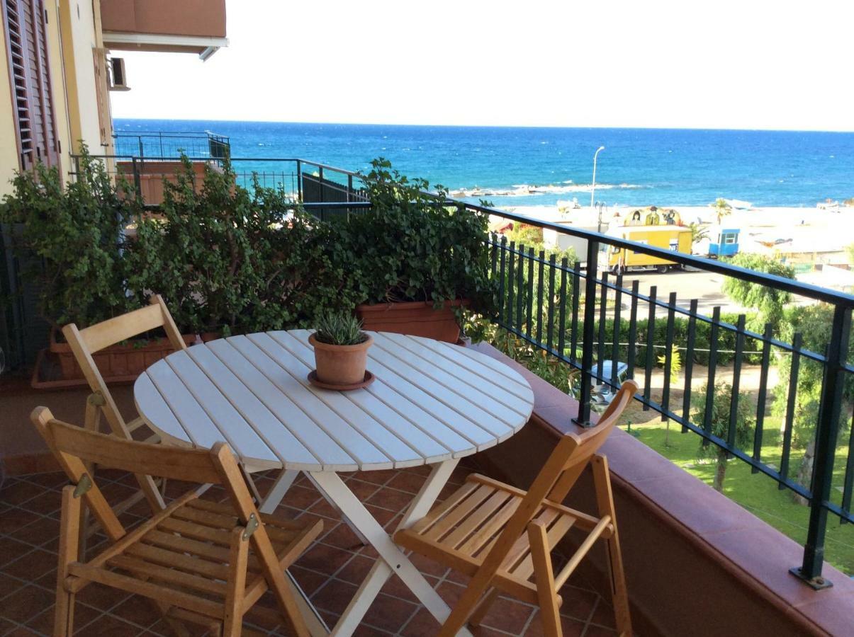 Golfo Di Tindari Apartments ฟาลโกเน ภายนอก รูปภาพ
