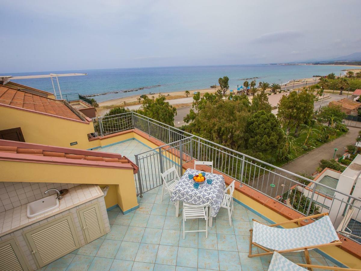 Golfo Di Tindari Apartments ฟาลโกเน ภายนอก รูปภาพ